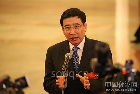 两会代表委员热议新能源汽车高增长的“绊脚石”