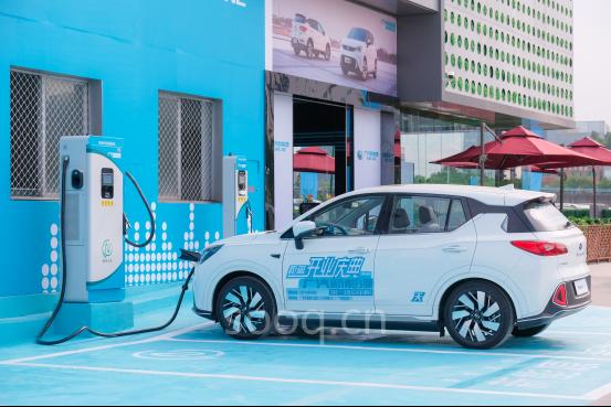 机器人帮你购车:广汽新能源广州第一体验中心登场